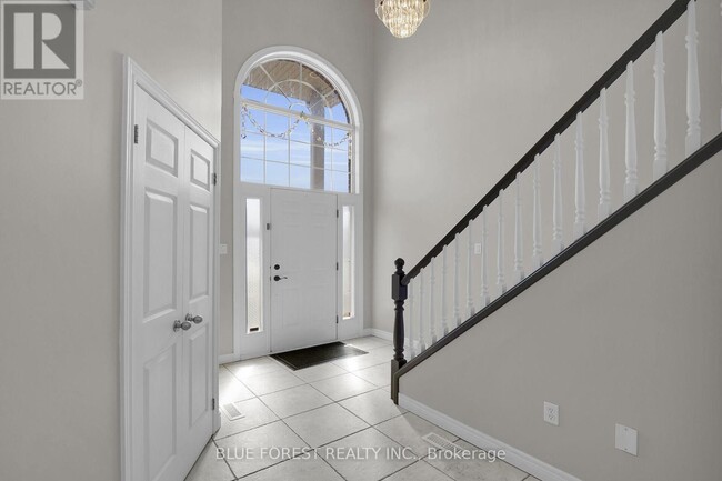 Building Photo - 1376 S Wenige Dr