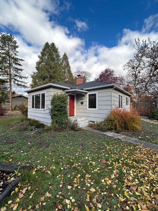 Building Photo - East Medford home for rent