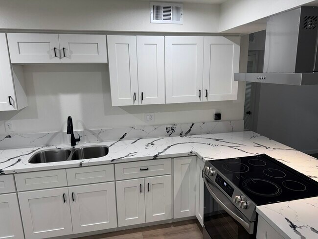 Foto del edificio - 2118 N Glenn Ave