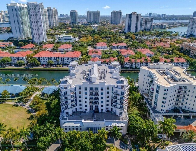 Foto del edificio - 3030 NE 188th St