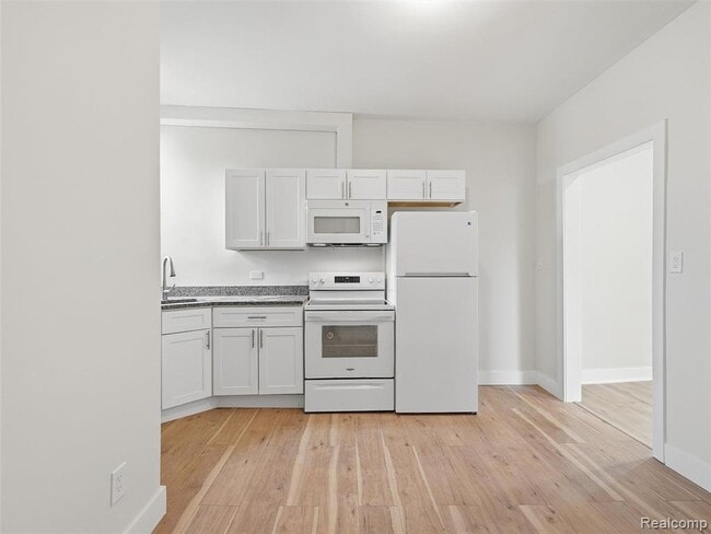 Building Photo - 146 E Hazelhurst St