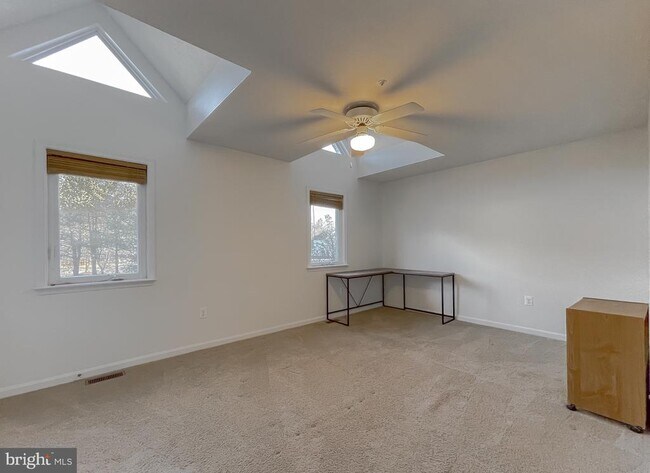 Building Photo - 48237 Picketts Harbor Ct