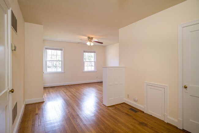 Foto del edificio - 2328 40th St NW