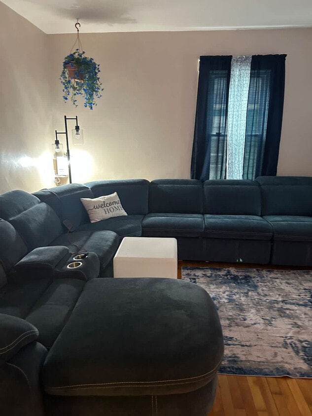 Foto principal - 160 Stafford Ave