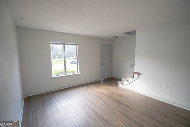 Building Photo - 251 Knight Dr