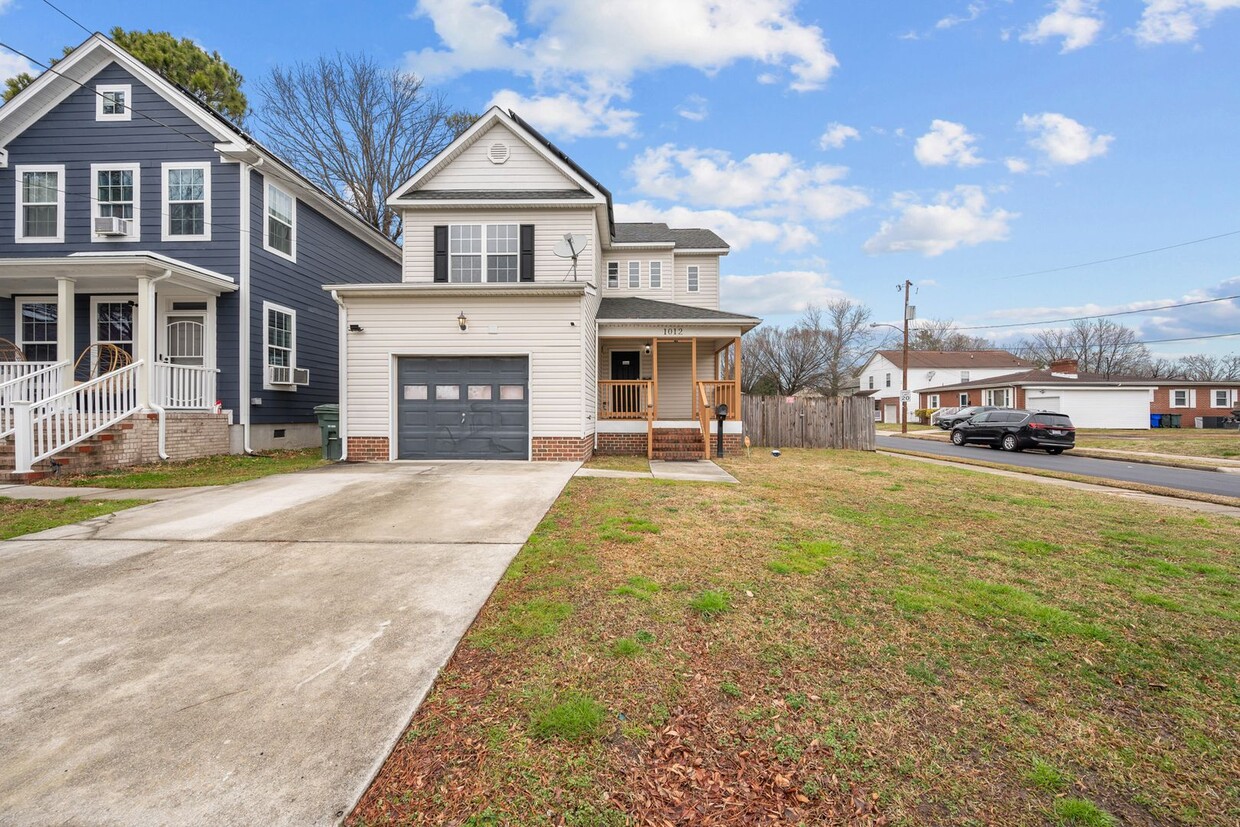 Foto principal - Spacious 4-Bed, 3.5-Bath Norfolk Home with...