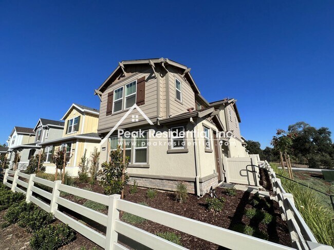Building Photo - 3 br, 2.5 bath House - 7868 Paseo De Daly
