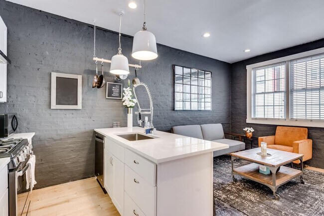 Foto del edificio - 1519 W Superior St