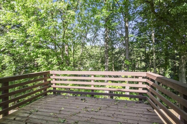 Foto del edificio - 5028 Chadwick Ct