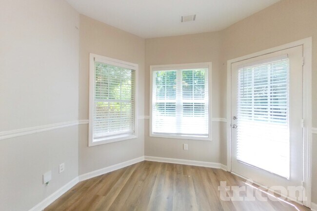Foto del edificio - 6863 Timberhead Way