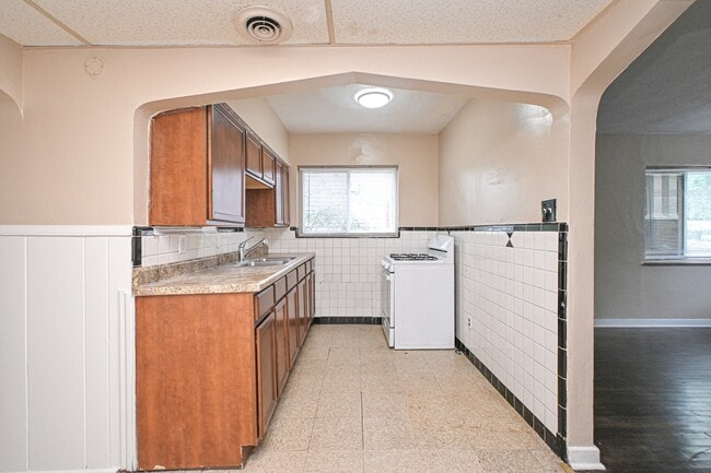 Building Photo - 3042 Percy Ave