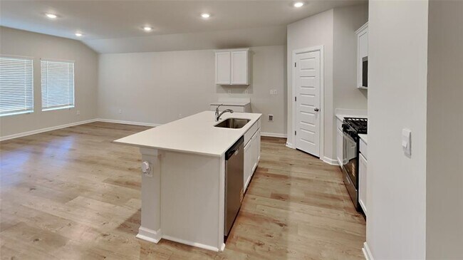 Foto del edificio - 6101 Green Meadow Ln