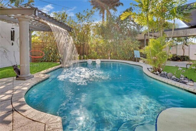 Building Photo - Holly's Hacienda w/ Heated Pool + Patio Area