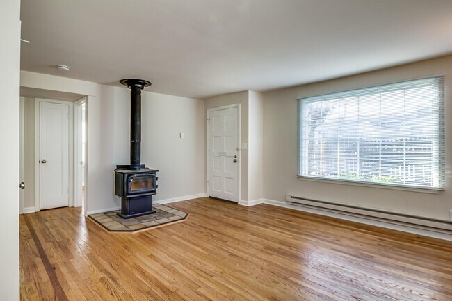 Photo - 9238 15th Ave SW House