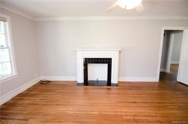 Building Photo - South Highlands Rental!