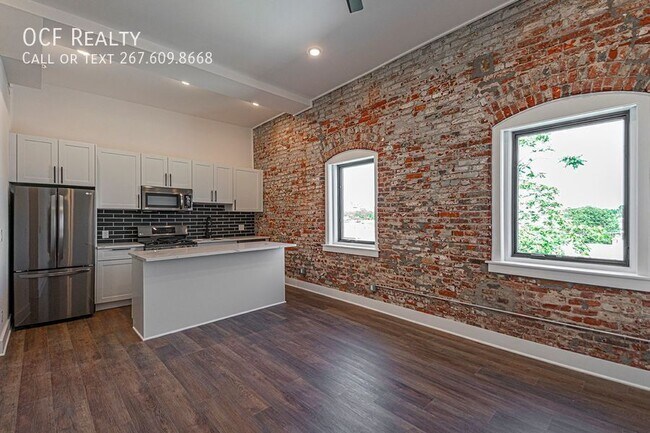 Building Photo - 1211 Bainbridge St