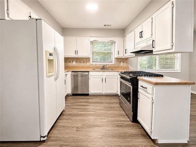 Building Photo - 4798 Kings Crossing Dr NE