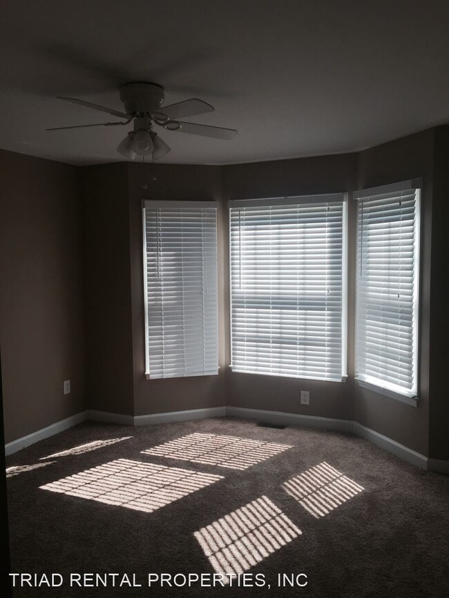 Foto del edificio - 4 br, 2 bath House - 815 OLD CASTLE ROAD