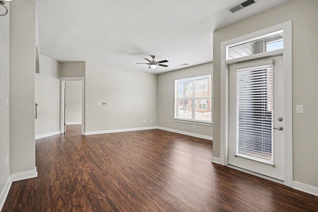 Foto del edificio - GrandView Flats and Townhomes