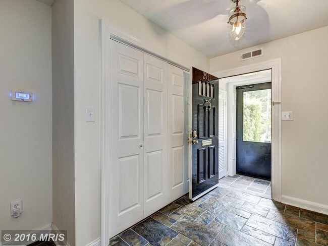 Vestíbulo - 2911 Garfield St NW