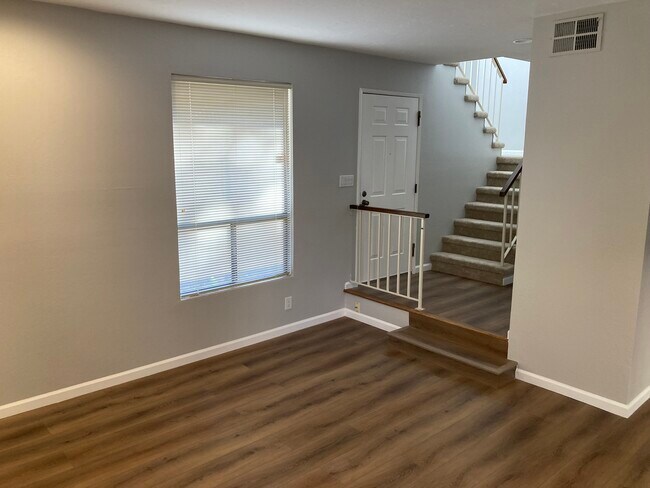 Building Photo - 227 Ada Ave