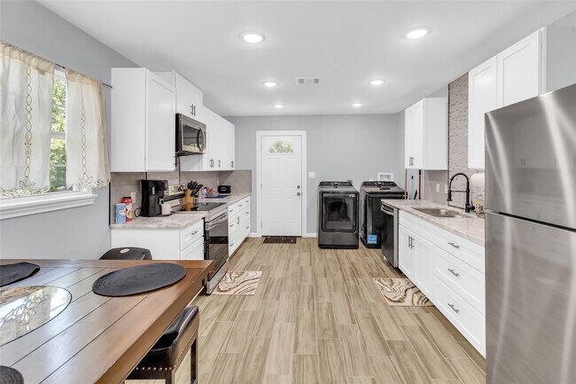 Foto del edificio - 5815 Schevers St