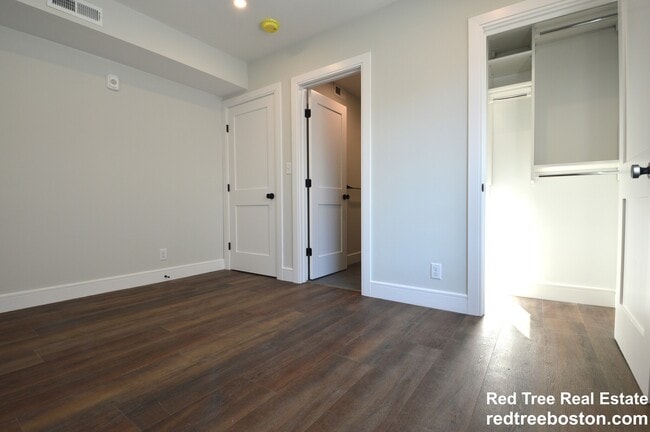 Building Photo - 25 Hunnewell Ave