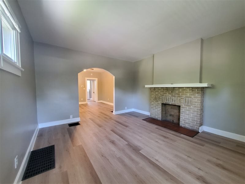 Primary Photo - 152 N Roys Ave