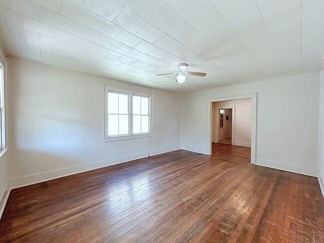 Foto del edificio - 2 Bedroom House near LSU for rent.
