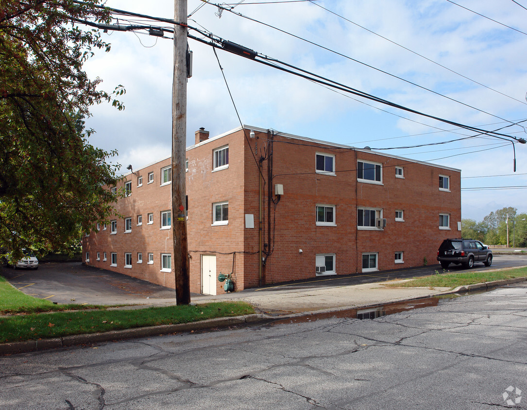 Building Photo - 1605 S Water St