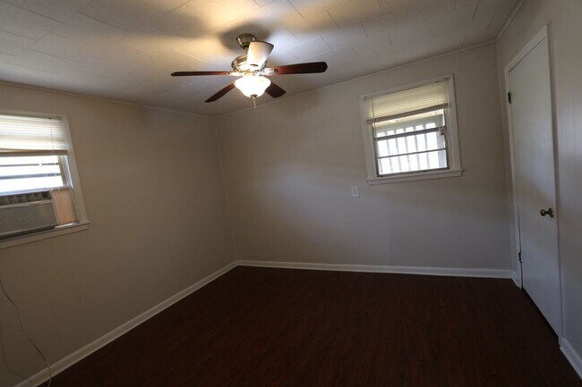 Foto del edificio - 10521 Alan St