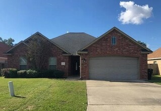 Building Photo - 118 S 9th St