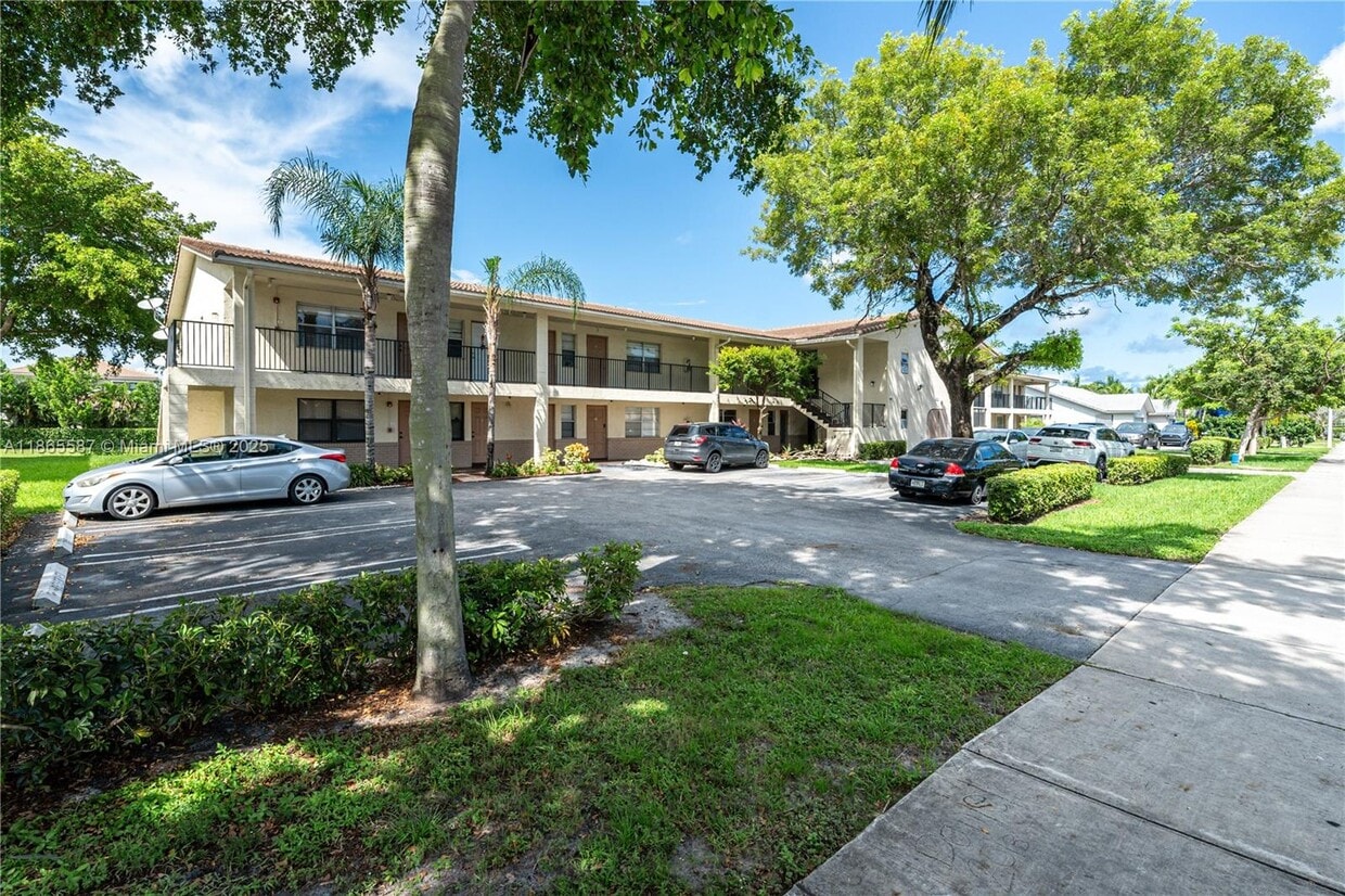 Foto principal - 8705 NW 38th Dr
