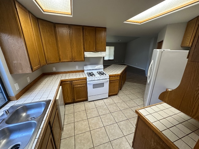 Building Photo - 1917 Trumpet Dr