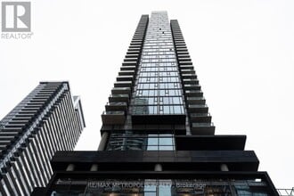 Building Photo - 290 Adelaide St W
