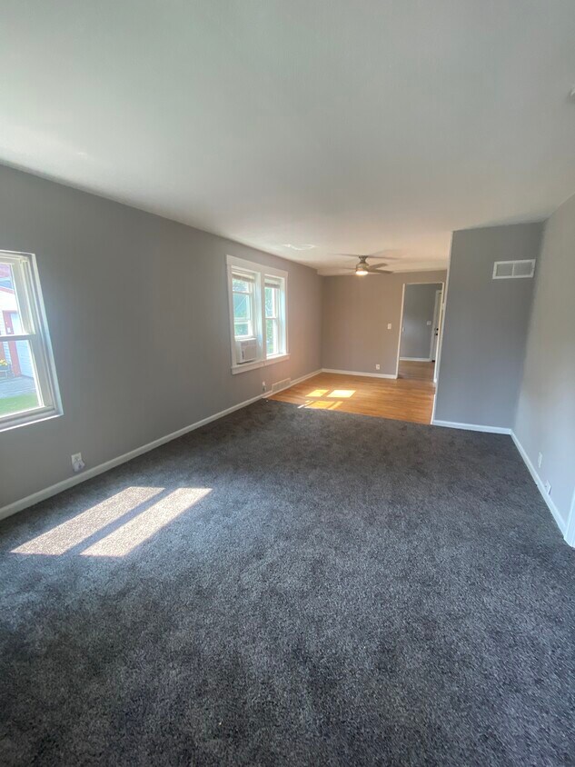 Primary Photo - 135 Lake St