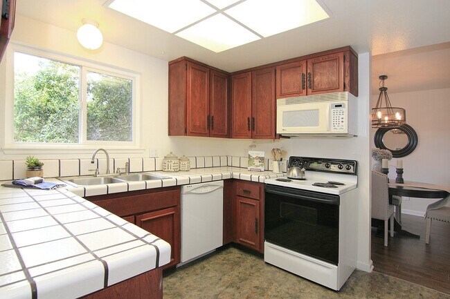 Foto del edificio - Upper Westside Santa Cruz - 4 BR, 2.5 BA h...
