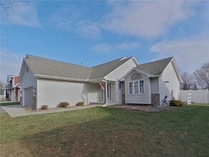 Building Photo - 1823 Evergreen Ln