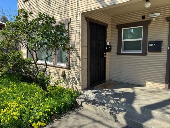 Photo - Downtown Sacramento 2 Bedroom, 1 Bath 850 sqft. Townhome for Lease.