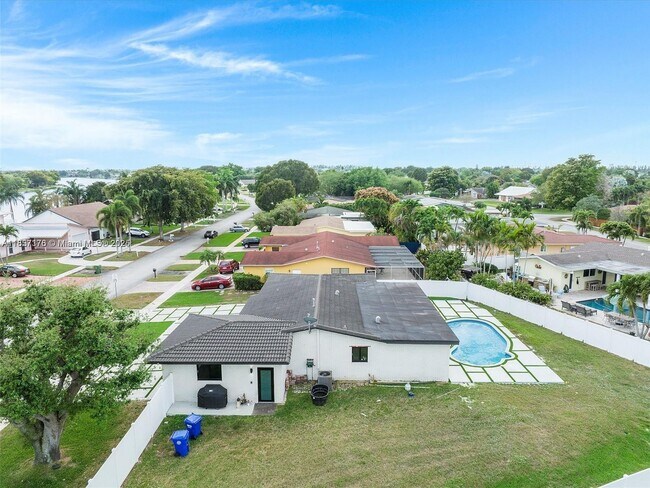 Foto del edificio - 1650 NW 114th Ave