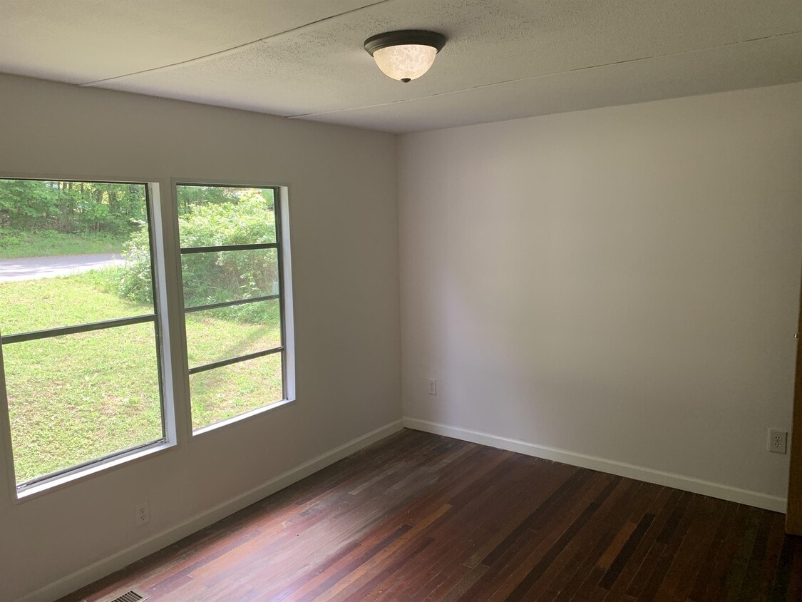 Foto del edificio - 6806 Skyview Dr SE