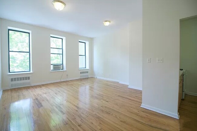 Building Photo - 20 W 126th St