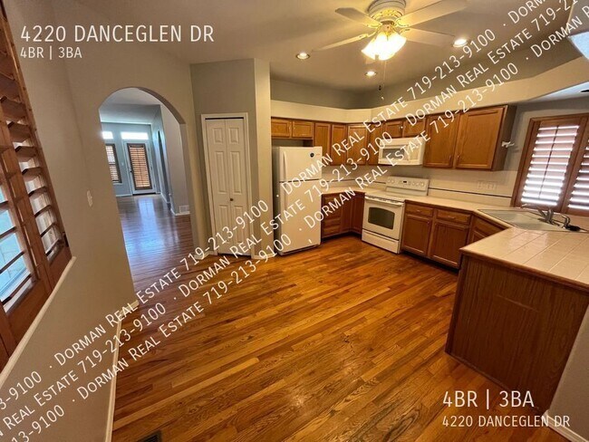 Building Photo - 4220 Danceglen Dr