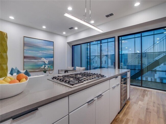 Foto del edificio - 5225 Crestfield Pl