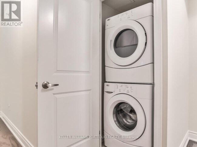 Photo du bâtiment - 760 Sheppard Ave W