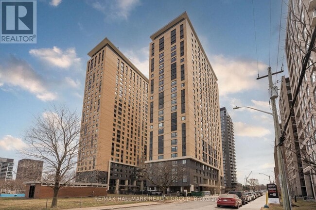 Building Photo - 105-2105 Champagne Ave S
