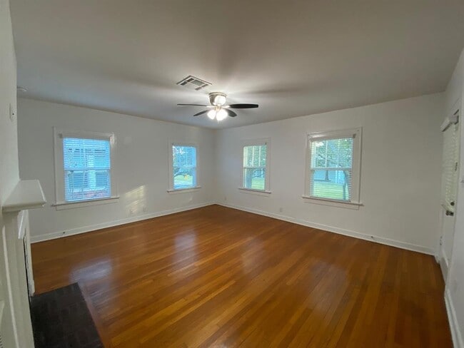 Building Photo - 1530 Sul Ross St