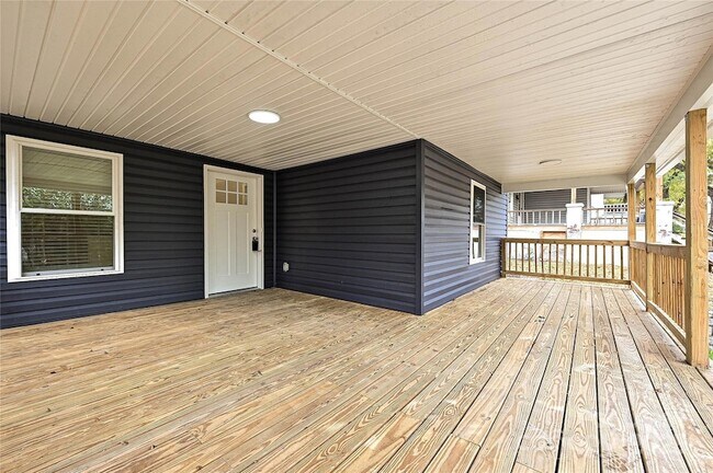 Building Photo - 117 W Henderson St