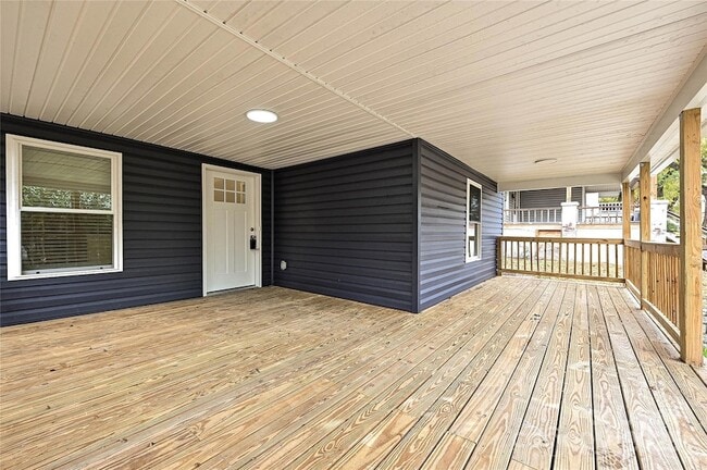 Foto del edificio - 117 W Henderson St