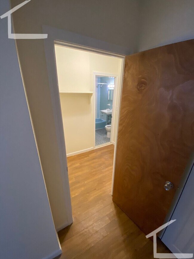 Building Photo - Huge studio with heat included.